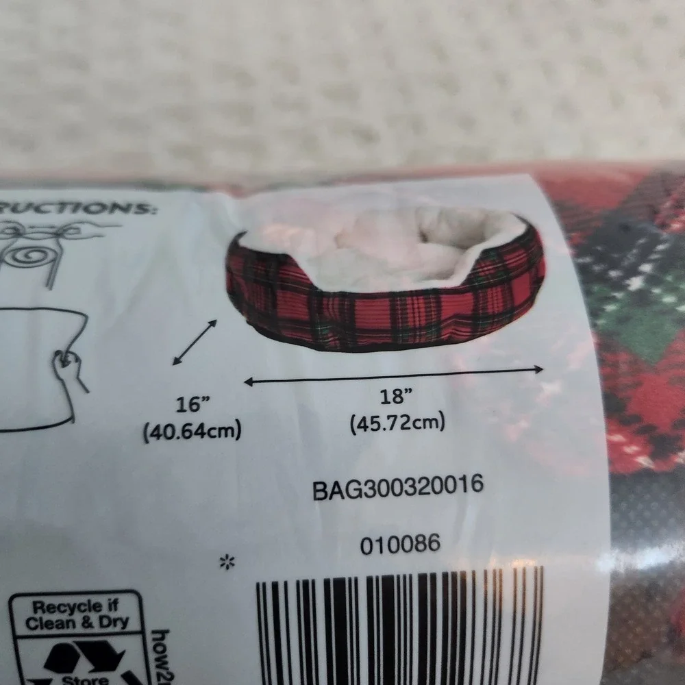 Christmas Holiday Pet Bed Small Red Plaid 18x16 NEW